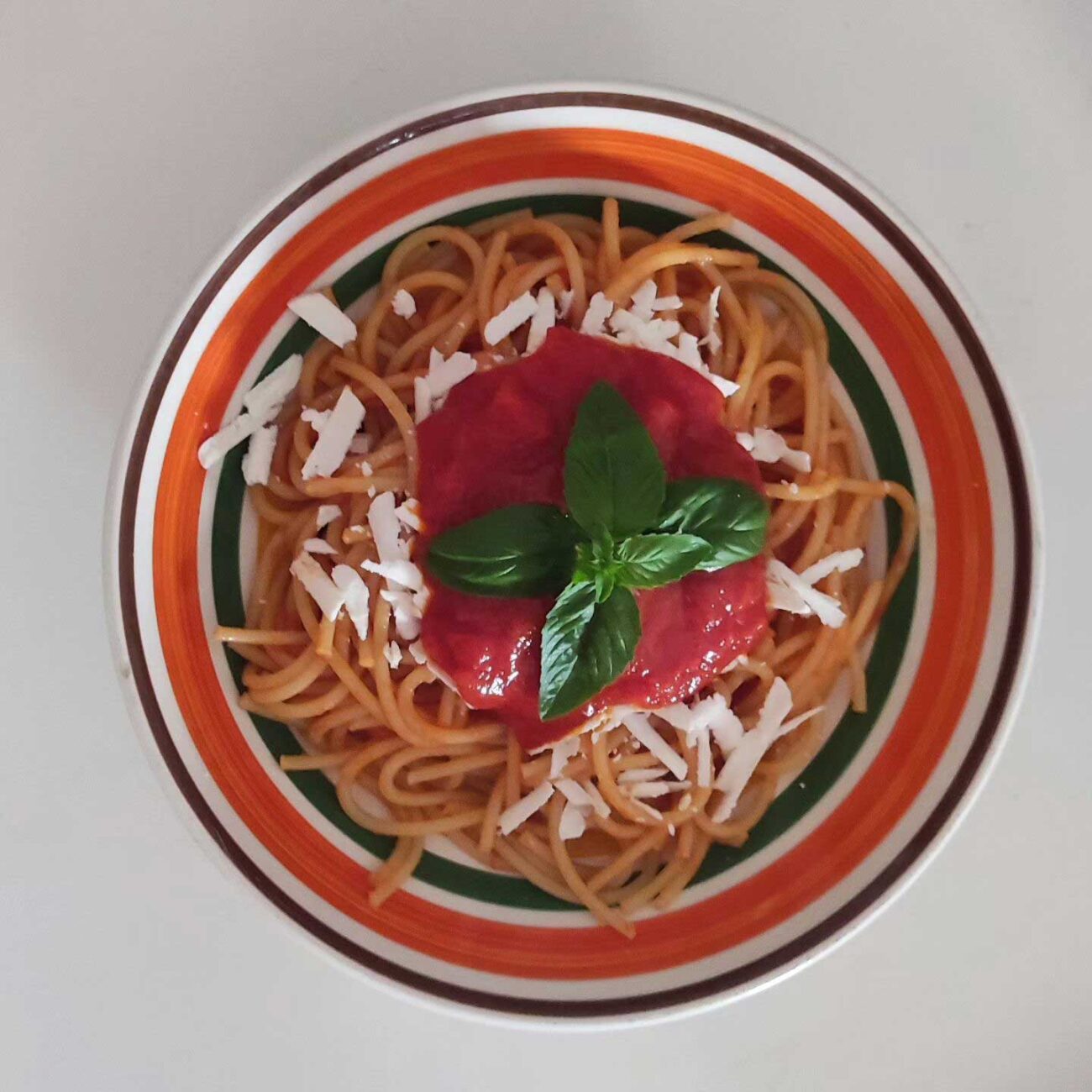 Spaghetti con salsa di pomodorini datterini e ricotta marzotica